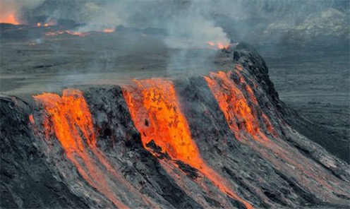 世界上最大的熔岩湖 尼拉贡戈火山坑火山口最大直径2千米