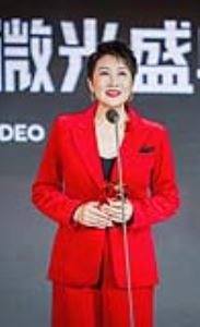 张凯丽获年度口碑演员奖直言口碑是演员前行的动力