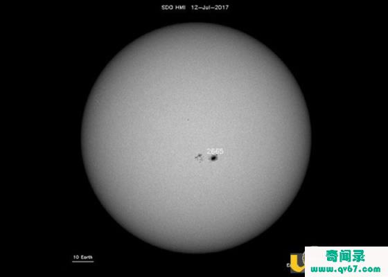 太阳表面出现阔12万公里的巨型太阳黑子可能会产生太阳耀斑和巨大辐射风暴