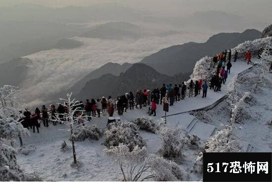 峨眉山最神秘的地方，舍身崖被称自杀圣地(国内自杀率最高景点)