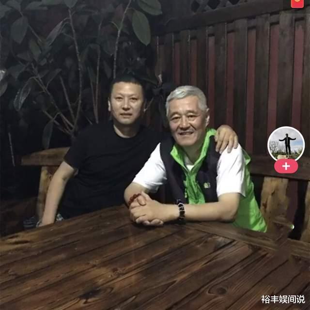 山东国网友问：突传噩耗！网红“涛哥”去世，百辆豪车送行，曾与赵本山等人交好