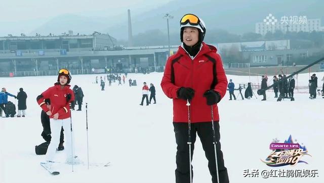 男主持人节目怼宋冬野（冬日暖央16位总台主持人滑雪场团建）(2)