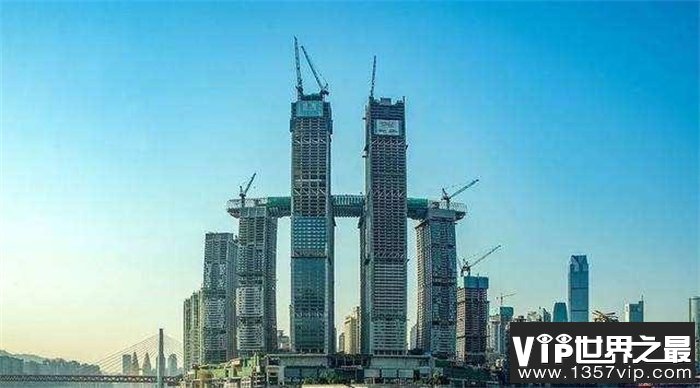 中国建了一座横向摩天大楼 底部用4栋大楼支撑 老外都羡慕无比