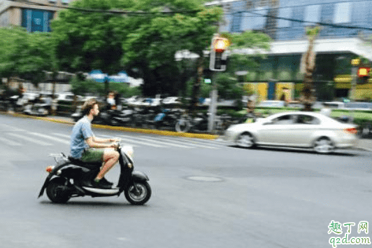 电动车电瓶充电很快充满真相是这样的 电瓶车为何充不进电该怎么处理3