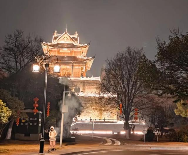 楚天四大名楼襄阳之仲宣楼最宽护城河边古城墙东南角三国名人遗迹（楚天四大名楼襄阳之仲宣楼最宽护城河边古城墙东南角三国名人遗迹）(4)