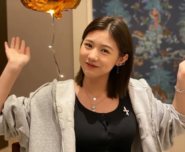 同是汪峰的基因，把章子怡女儿和葛荟婕女儿一对比，差距就出来了