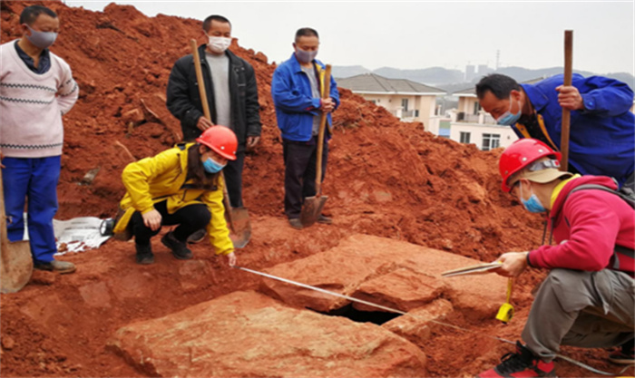 工地上挖出一座楚国墓 却不见墓主头颅（无头古墓）