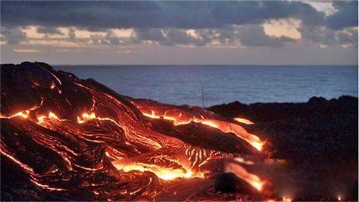 从结构体底部到顶部的最高峰：冒纳罗亚火山（夏威夷岛）