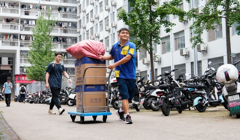 德邦物流升级服务，武大毕业生寄件无忧