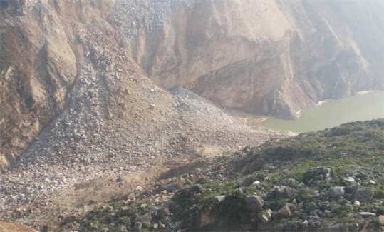 中国最大的火山 揠塞湖面积为90平方米